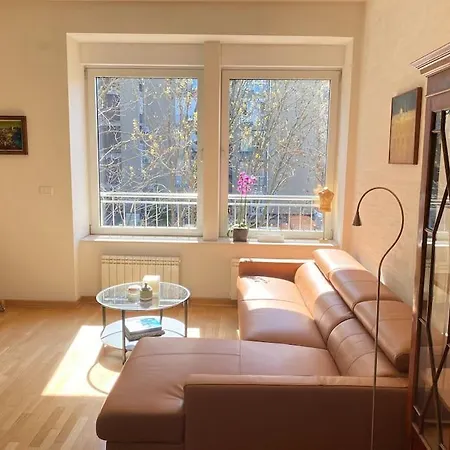 Modern Apartment, 24/7 Security, Free Parking Apartment *