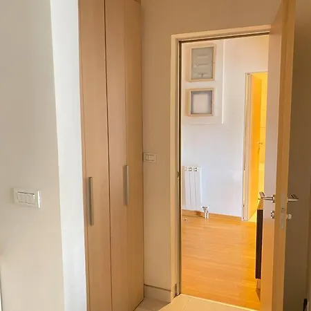Modern Apartment, 24/7 Security, Free Parking Belgrade