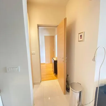 Modern Apartment, 24/7 Security, Free Parking Apartment *