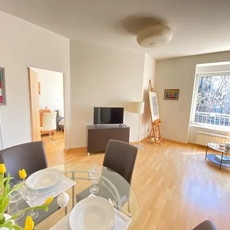 Modern Apartment, 24/7 Security, Free Parking * Belgrade